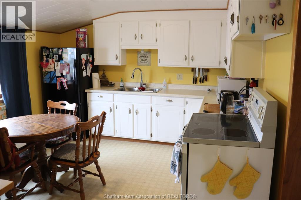 388 Talbot Street West, Blenheim, Ontario  N0P 1A0 - Photo 3 - 26004533
