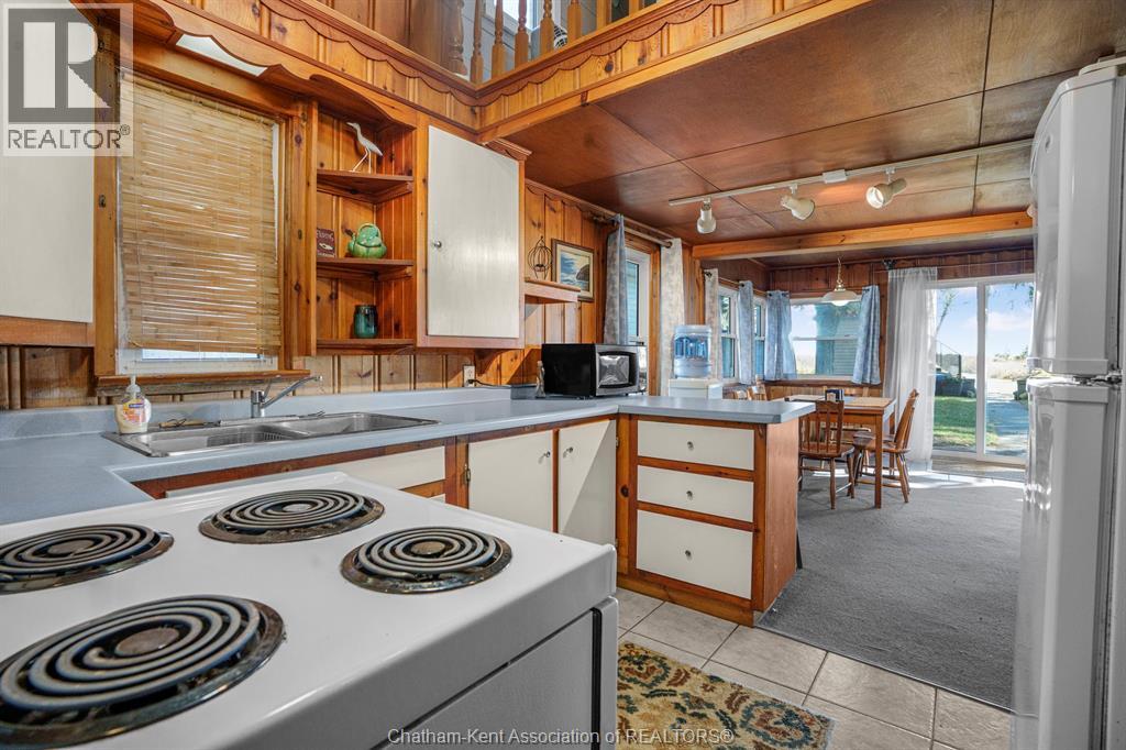 17178 Lakeshore Road, Rondeau Park, Ontario  N0P 1X0 - Photo 16 - 26016078