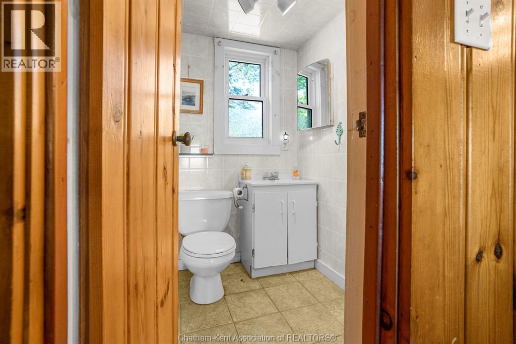 17178 Lakeshore Road, Rondeau Park, Ontario  N0P 1X0 - Photo 9 - 26016078